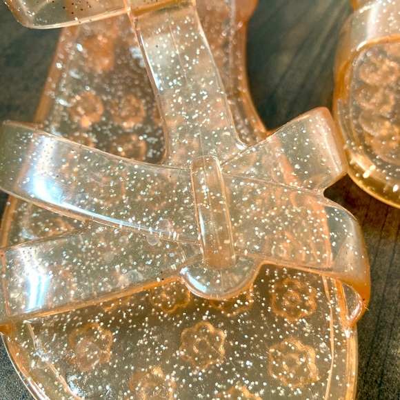 Old Navy Toddler Girl Peach Coloured Sparkle Jelly Sandals - Picture 7 of 7